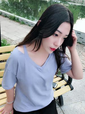 衣服质量棒棒哒，料子比较软夏天穿起来也很凉快，上身效果很好是我喜欢的款式，颜色也比较特别。