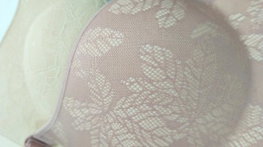 觉得你们家的版型穿出来好,这次买的都不错,以前的人都是喜欢穿有钢圈的文胸,总觉得吧穿有钢圈的内衣胸部有型一些,可是现在真的不一样了,现在都流行穿无钢圈的内衣,无钢圈的穿上肯定会比有钢圈的内衣舒服吧,真的是零束缚,不闷,透气。穿紧身的衣服,也显出内衣的形状。适合季节客服态度很专业热情,有问必答,推荐哦 觉得你们家的版型穿出来好,这次买的都不错,以前的人都是喜欢穿有钢圈的文胸,总觉得吧穿有钢圈的内衣胸部有型一些,可是现在真的不一样了,现在都流行穿无钢圈的内衣,无钢圈的穿上肯定会比有钢圈的内衣舒服吧,真的是零束缚,不闷,透气。穿紧身的衣服,也显出内衣的形状。适合季节客服态度很专业热情,有问必答,推荐哦