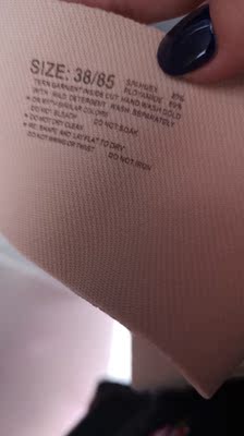 不要买不要买不要买!内衣布料又硬又扎皮肤,尺码也不准!烦死啦还掉颜色!!! 不要买不要买不要买!内衣布料又硬又扎皮肤,尺码也不准!烦死啦还掉颜色!!!