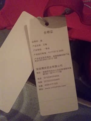 没有钢圈，穿着挺舒服的，三排扣，没有调整效果，然后材质的话比较容易粘灰。