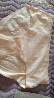 质量是棉质的，包装好看，颜色漂亮，非常好！