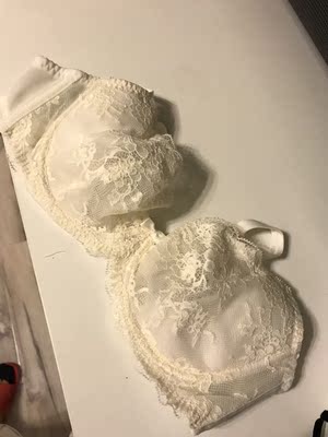 质量还不错，看起来美美哒，穿起来也美美哒，做工也很不错，手感也可以，要是有配套的内裤就好了，买的黑色两套也都很不错，就是比较像