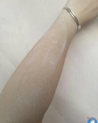 胳膊上的汗毛脱的很干净的哦，为没有红肿过敏现象。亲们可以放心购买使用。