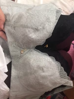 质量相当不错👌,大赞。上身效果也是非常好的。这款虽然是薄杯款但是塑形效果杠杠滴……蚕丝面料舒服不紧绷!穿上它你会爱上它…强力推荐!五个星🌟噢!!! 质量相当不错👌,大赞。上身效果也是非常好的。这款虽然是薄杯款但是塑形效果杠杠滴……蚕丝面料舒服不紧绷!穿上它你会爱上它…强力推荐!五个星🌟噢!!!