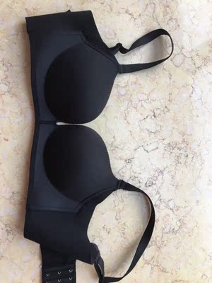 宝贝收到了，手感非常柔软舒适，而且试穿起来也很不错！之前都是在实体店购入，这次在网上买的也很不错，唯一的是打开以后上面有一个压痕，清洗后还是会有，期待之后的宝贝会更细致一点！