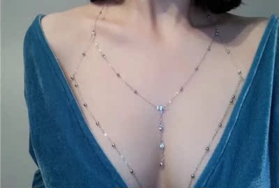 亮亮的，很美，戴上超级性感，很喜欢。