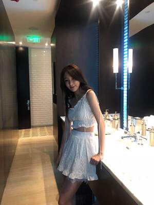 宝贝质量超级好，比我想象中的好多了，上身效果很好，显瘦，仙，很美，有点小性感，真的太喜欢了，物美价廉！