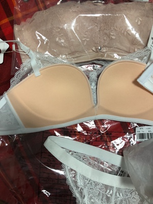 质量一如既往的好！对于我们这些胸小的人穿刚刚好，穿着舒适，夏天了这个内衣👙厚度刚好，这已经是第三次购买了！