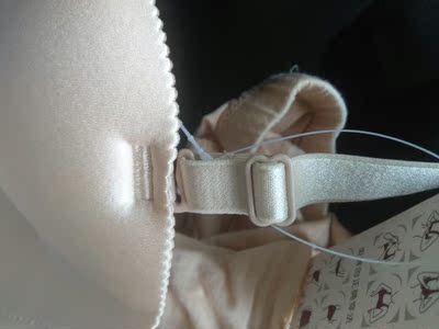 摸着滑滑的，两个手很可爱，五金还行。穿一时间看看，好在来上几个