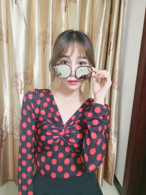 慢慢喜欢上波点衣服,白色的红色的黑色的都入手了,哈哈 慢慢喜欢上波点衣服,白色的红色的黑色的都入手了,哈哈