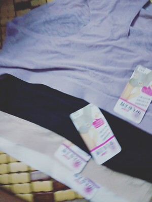 很高兴收到货，手感很好，软软的滑滑的好舒服，就是有点大了，不过还好能穿，质量很满意，以后会常来的，给予好评！