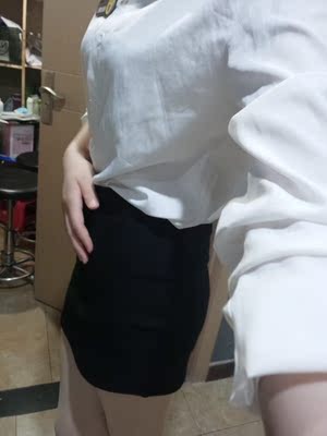 裙子特别满意，松紧布料的，弹性很大，里面还有打底裤，穿着感觉特别好，以后在买就买这款的，值得推荐！