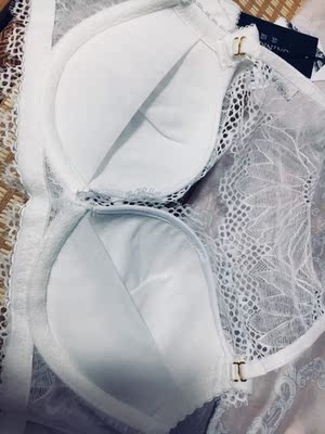 这是一个好评模板，不用往下看了下面都是废话。因为本仙女很懒不想每个宝贝都写好评所以才模仿网友的好评模板，但是这个宝贝不管是质量还是款式都是本仙女喜欢的。如果不喜欢本仙女收到会很生气，然后这个模板就会变成各种喋喋不体的吐槽，自然不会撒下这个好评给各位淘友一个参考。本宝贝还是极好的，来自一位懒省事的只爱购物不爱写评论只想换积分的仙女~