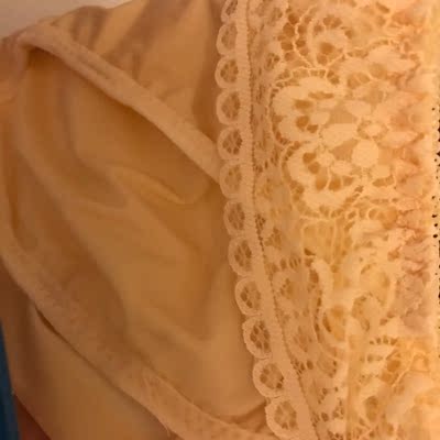 宝贝真的超级好！比想象中还好！无钢圈还挺聚拢的！料子正是想象中的丝滑～内裤也挺好的！总体来说喜欢！