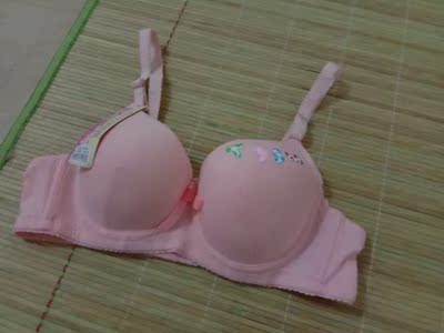 质量很好，穿着很合身，尺码很准!颜色很正，跟图片介绍的-样，不掉色，是我喜欢的款式!