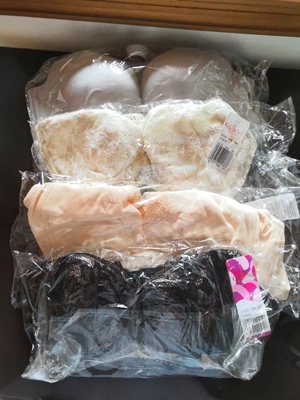 质量非常好，与卖家描述的完全一致，非常满意,真的很喜欢，完全超出期望值，发货速度非常快，包装非常仔细、严实，物流公司服务态度很好，运送速度很快，很满意的一次购物。