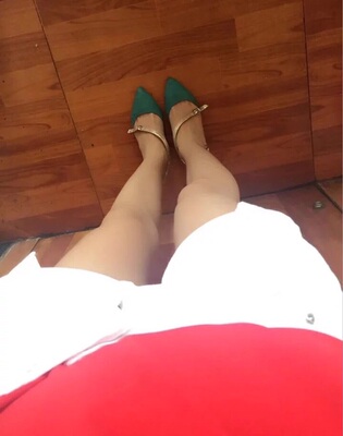 丝袜质量不错，挺喜欢的就是太薄了容易拉丝只能穿一天或者半天  有人要收么？? lkq2556