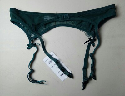 穿上很性感喔，质感很好的，还有附赠大腿丝袜，包装可以，值得购买