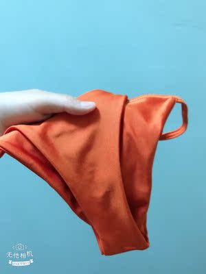 这个款式是完全没有聚拢效果的，喜欢自然随性效果的可以入，C穿上身就是这样了，色差不是很严重，底裤确实太暴露了，不小心可能会容易走光，感觉大腿细穿着会更好看