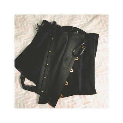 我的天呢。怎么能这么优秀！！！我都不知道自己线条能达到这样！！！太棒了！！！听了客服的建议买了M。腰围70，本来想买s来着，想着能勒瘦。这下等我瘦了再买小的吧哈哈。第一次穿不熟练，有点儿费劲。个人从上面的扣开始依次往下扣比较方便。可以给仙女们参考下。