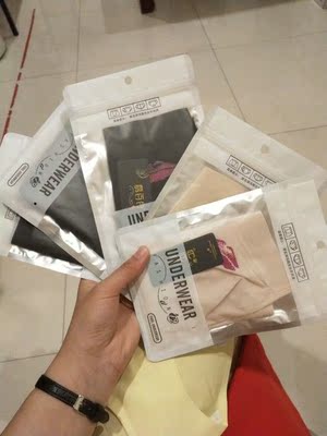 收到实物和图片上描述的一样，包装非常精致，质量也非常好，喜欢的姐妹们不要犹豫哟，料子柔软亲肤，不会太厚透气性很好，底裆是双层纯棉的很适合贴身穿呢，高腰收腹效果不错，洗了之后不会起球和褪色，而且感觉手感比没洗之前还要更赞呢，关键是价格还不贵，真的是物美价廉的产品，包装很不错，独立包装，袋子都是分开装的，每条的颜色都是我喜欢的，客服小姐姐的服务态度也很好，基本问的都能很快回答~
