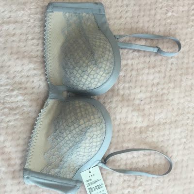 帮姐姐买的，她说很好，C杯是薄的，也很聚拢！哺乳过两个小孩，胸下垂，这个是软钢圈上托的好，这个颜色我给她选的也很喜欢！下次入一个肤色