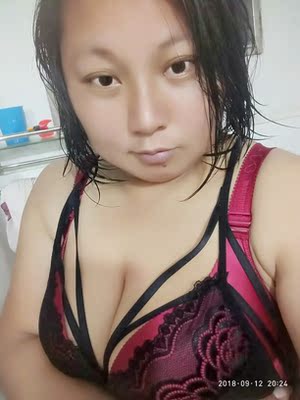 睡裙超级性感，简直是胖MM的福音，洗了澡穿了内衣直接拍的，老公说很不错。推荐其他姐妹购买，内衣也是熊猫家购买的哦！