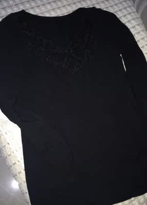 衣服很满意 贴身还没有束缚感 面料不起球 已经是第三次购买了 值得推荐。还有就是物流很快呦