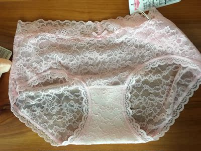 物流相当给力 质量好面料柔软舒适。蕾丝好漂亮 一点都不褪色 物流相当给力 质量好面料柔软舒适。蕾丝好漂亮 一点都不褪色