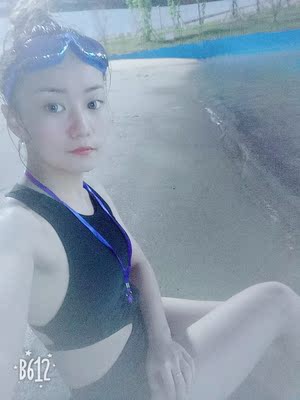 喜欢特别性感，就是买小了，有点紧，没换怕大了穿不了      不过这个价格穿几次就行了，    已经穿了两次，暂时不会穿了，  如果这个不能穿了，需要穿还会买同款，喜欢，大爱，推荐大家购买 实体店都要100多