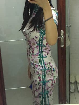 首先买了十里桃花M码 码数刚好，但是花色不满意啊，又觉得太过于短啊，就换了水莲花M码，但是水莲花M码的大了好多，可能是版型原因，后面最后一次又换了碧瑶短款S码，这次真心觉得超级好看，总结一下经验就是，买旗袍还是要贴身一些好看，按照三围买不要看码数，因为版型不同，就像我三围86 68 90 买碧瑶S就刚刚好，贴身但不会紧，身高162，体重51，给想买旗袍的大家一个参考，质量没得说，一分价钱一分货的嘛，还有一点要点赞，我换了两次卖家的态度都很好，好在坚持终于买到了适合我又中意的了，谢谢卖家。下面上三件衣服的图，大爱碧瑶短款，长短合适，版型修身，花色漂亮！