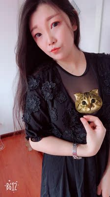 衣服不错。款式很好看，而且做工很好，上面的花花都是好多层的，很饱满！