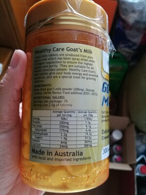 羊奶片300粒 可以吃一段时间了 买给宝宝补钙 当零食吃 我第一次吃的时候感觉有浓浓的羊奶味道 巧克力味道感觉不是太明显 一开始还担心宝宝不吃 没想到她挺喜欢的 吃的停不下来 遇上活动很划算 会继续回购