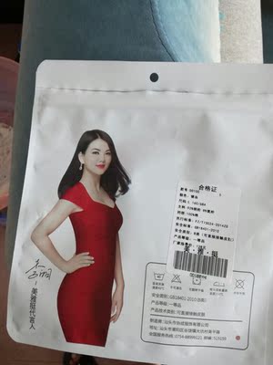 蜂巢内裤不错，内裤前面有蜂巢按摩颗粒，夏天穿也不闷透气很好，穿起来舒服，质量也很好~在网上看了好几家，最终决定买这家的内裤。面料很好，亲肤，属于不会起球的那种。实物跟图片一样没有色差，不厚适合夏天穿，和在图片上看到的是一样的，双层纯棉裆部，洗了也不会褪色！