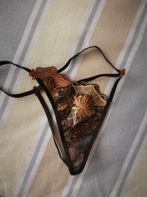 穿上挺性感，她的身材正合适，如果能改成绑带的那种就更完美了