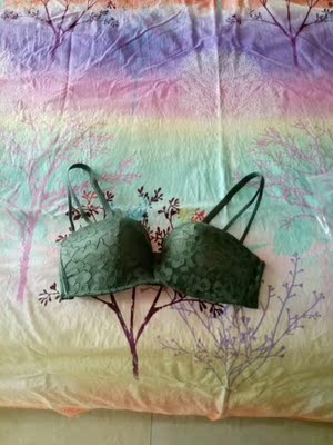 宝贝很喜欢给别人拍的，颜色很正，穿着也很舒服。我喜欢他就喜欢非常完美的一次购物