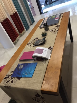 宝贝是实木的,还不错,如果木头硬度再强点更好,轻轻一碰就磕出了印子 宝贝是实木的,还不错,如果木头硬度再强点更好,轻轻一碰就磕出了印子