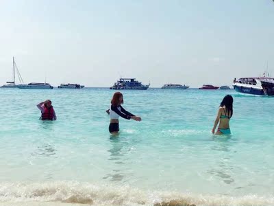 姐妹们都说好看,这套比基尼颜色靓丽 小胸必备 在马代没有撞衫的 姐妹们都说好看,这套比基尼颜色靓丽 小胸必备 在马代没有撞衫的