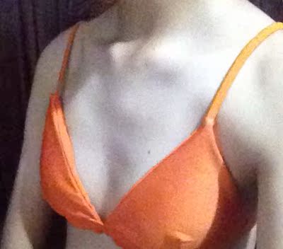 看来我的担心是多余的了，本人是一位超平超平的平胸妹，我比较喜欢自然一点的，喜欢这个没有聚拢效果。没遇到好的天气只能在家里拍了^-^