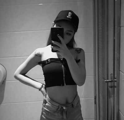 穿起来真的挺好看 衣服款式也很好看 料子摸着也很舒服 值得买 穿起来真的挺好看 衣服款式也很好看 料子摸着也很舒服 值得买