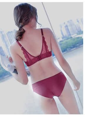 新买的内衣质地柔软舒适,外形设计很唯美,颜色无色差,漂亮。大小也正合适。非常喜欢,也不掉色,我还怕掉色专门用水泡了一会,一点都没褪色,手感舒适,透气性好,穿着不勒且聚胸效果非常好,我买东西有个习惯,货比三家然后选择性价比最高的。能选择这个产品说明它在我心里是非常满意和喜欢的,非常开心这次愉快的购物,店家服务态度很好,物流也很快,快递小哥服务也很贴心。哈哈,祝生意兴隆,财源 新买的内衣质地柔软舒适,外形设计很唯美,颜色无色差,漂亮。大小也正合适。非常喜欢,也不掉色,我还怕掉色专门用水泡了一会,一点都没褪色,手感舒适,透气性好,穿着不勒且聚胸效果非常好,我买东西有个习惯,货比三家然后选择性价比最高的。能选择这个产品说明它在我心里是非常满意和喜欢的,非常开心这次愉快的购物,店家服务态度很好,物流也很快,快递小哥服务也很贴心。哈哈,祝生意兴隆,财源