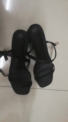 现脚白 很秀气穿上去，配裙子很百搭