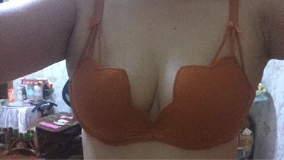 贝壳的形状很好看我非常喜欢这个橘色很洋气,穿了感觉很舒服一点都不勒人,而且副乳也看不见很满意很喜欢。 贝壳的形状很好看我非常喜欢这个橘色很洋气,穿了感觉很舒服一点都不勒人,而且副乳也看不见很满意很喜欢。