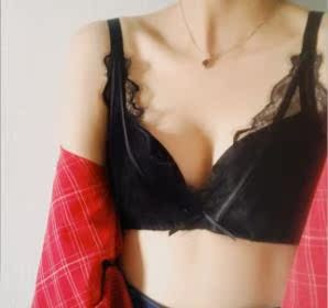 大小非常合适，薄款的，穿着舒服，聚拢效果也很好