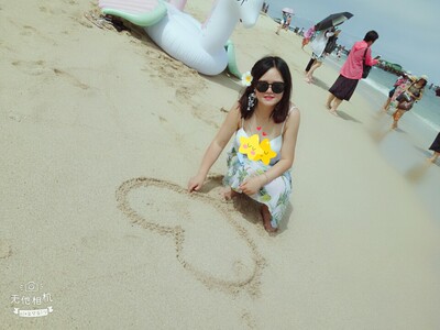 包装特别可爱，面料也很舒适，很显瘦，为这次去三亚买的，很开心的一次购物！