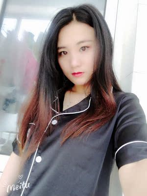 物流好快啊，两天就到了，睡衣料子摸着柔软滑滑的，穿着很舒服夏天应该蛮凉快的，做工是真喜欢，很细致，几乎看不见线头，压线整齐，喜欢。