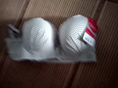 内衣试穿了布料挺舒适，款式也好看，室友看到了，还向我要链接