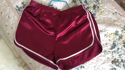 洗了还没有穿，有一点轻微脱色，不过不影响整体效果，还是物有所值吧