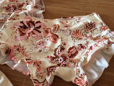 发货速度，快递很给力，这么热的天快递们奔波在途中，实属辛苦，客服推荐的尺码很正，合适，穿上不露小嘟嘟，穿上试试，质量不错，效果很满意，我觉得这个颜色很显皮肤白，拍照效果搭的很亮，喜欢的小主放心拍奥，谢谢客服耐心答复！五星送客服，好评走着，本人保守具体照片不上图。