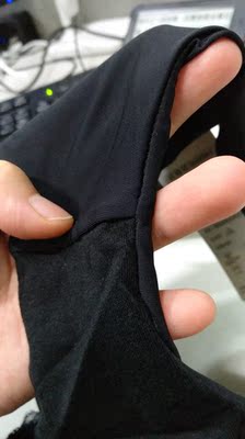 摸起来前面挺舒服的，就是有点厚而且不是冰丝的感觉不凉快。150斤买了最大码，勉强能穿上，就是感觉太过低腰。洗了一次，没有掉色但是蕾丝部分有点磨损，估计穿不长。店主服务态度很好，很耐心为我介绍。